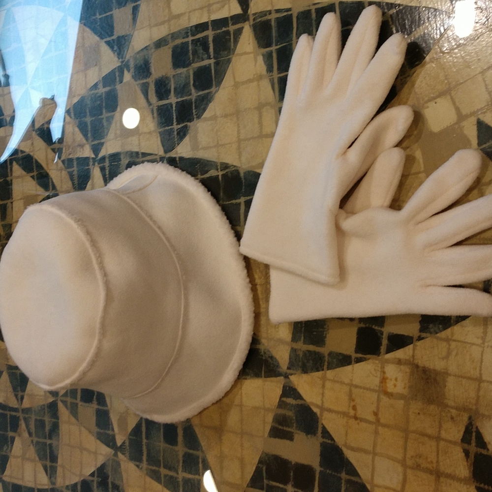 Hat & Glove Set